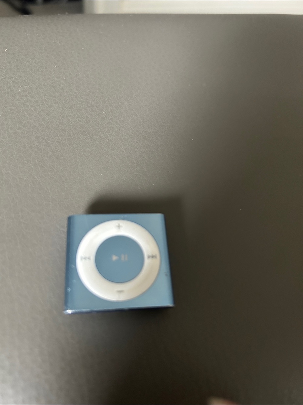 Apple iPod Shuffle 2GB Blue 4th Generation